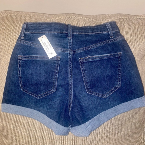 NWT No Boundaries denim shorts. Super High Rise curvy mom short, size juniors 7 - Picture 2 of 5
